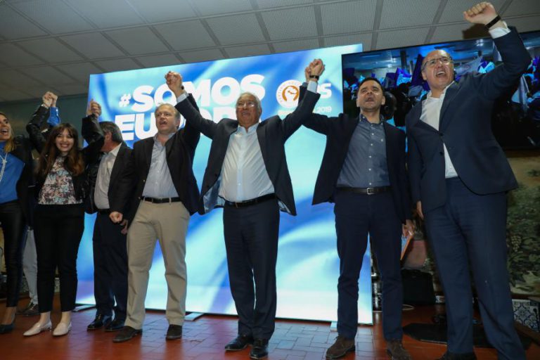 COSTA AFIRMA QUE ECONOMIA PORTUGUESA ESTÁ A ACELERAR E QUE HÁ CONFIANÇA NO PAÍS