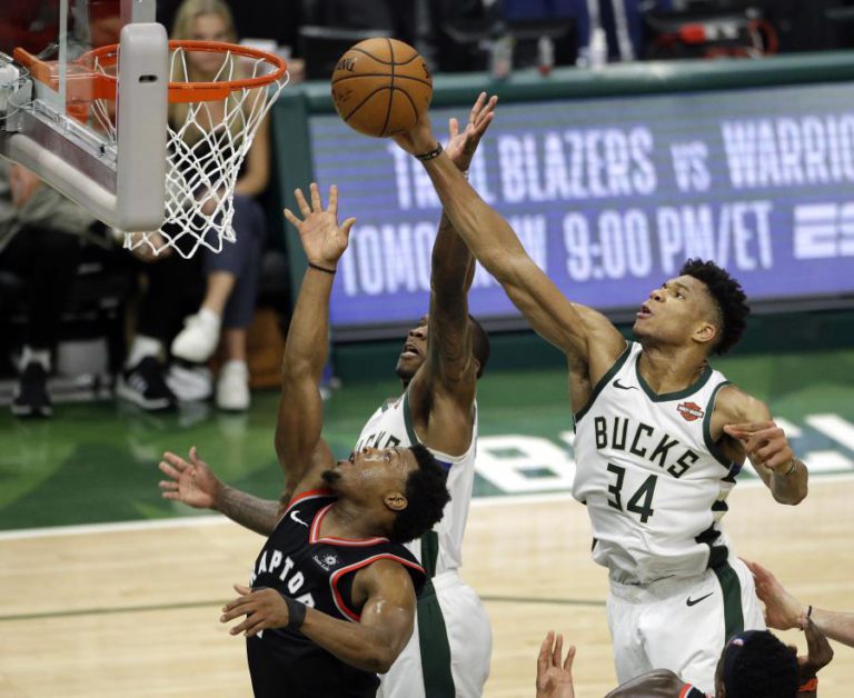 BUCKS RECUPERARAM DE INÍCIO DESASTROSO E VENCEM RAPTORS NA FINAL DE ESTE NA NBA