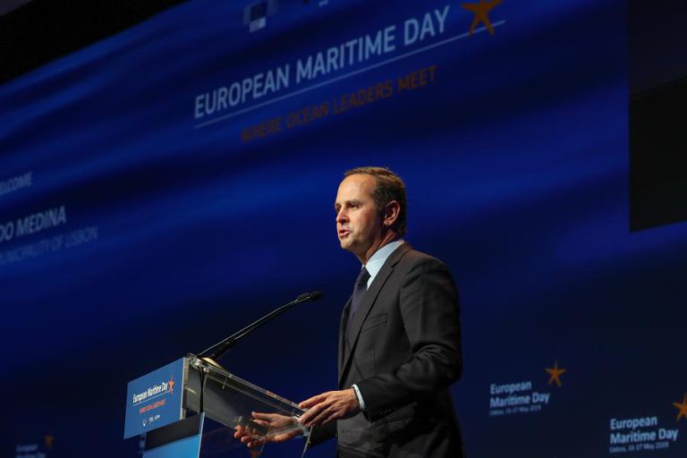 FERNANDO MEDINA DIZ QUE UE PRECISA DE “REPARAR” UNIÃO ECONÓMICA E MONETÁRIA