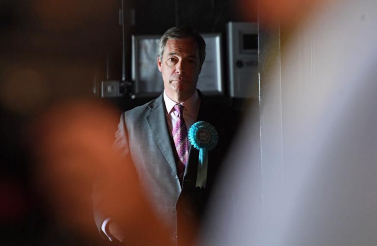 EURODEPUTADA PEDE INVESTIGAÇÃO A FARAGE DEVIDO A DOAÇÕES DE EMPRESÁRIO BRITÂNICO