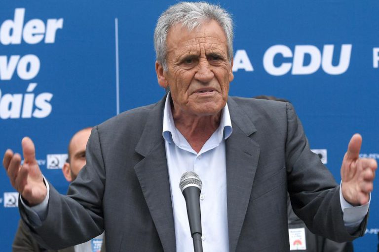 JERÓNIMO CRITICA PSD E CDS-PP POR NÃO TEREM SALVADO PORTUGAL
