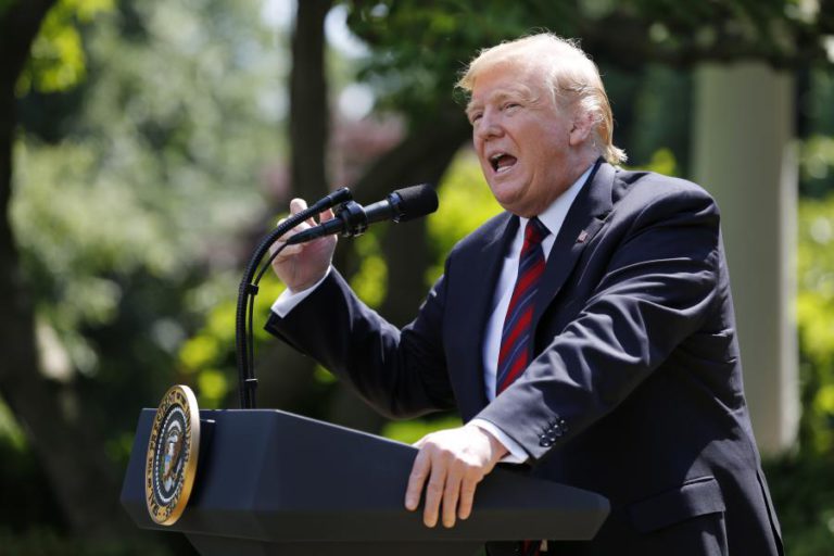 TRUMP QUER QUE SISTEMA MIGRATÓRIO FAVOREÇA IMIGRANTES QUALIFICADOS