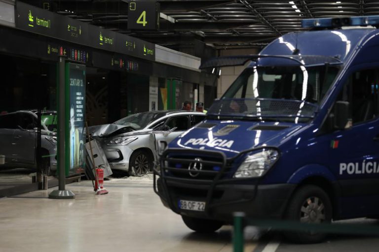 DETIDO CONDUTOR DE VIATURA QUE EMBATEU CONTRA FECHADA DE AEROPORTO DE LISBOA