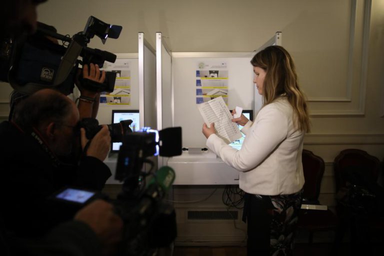 PESSOAS CEGAS JÁ VÃO PODER VOTAR NAS PRÓXIMAS ELEIÇÕES ATRAVÉS DE VOTO EM BRAILLE