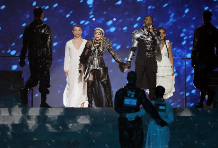 MINISTRA ISRAELITA CRITICA USO DE BANDEIRA PALESTINIANA EM ATUAÇÃO DE MADONNA NA EUROVISÃO