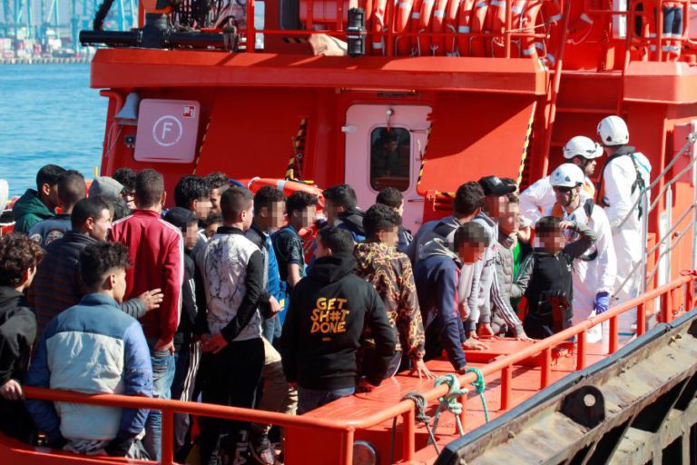 MARINHA MALTESA RESGATA 216 MIGRANTES NO MAR MEDITERRÂNEO
