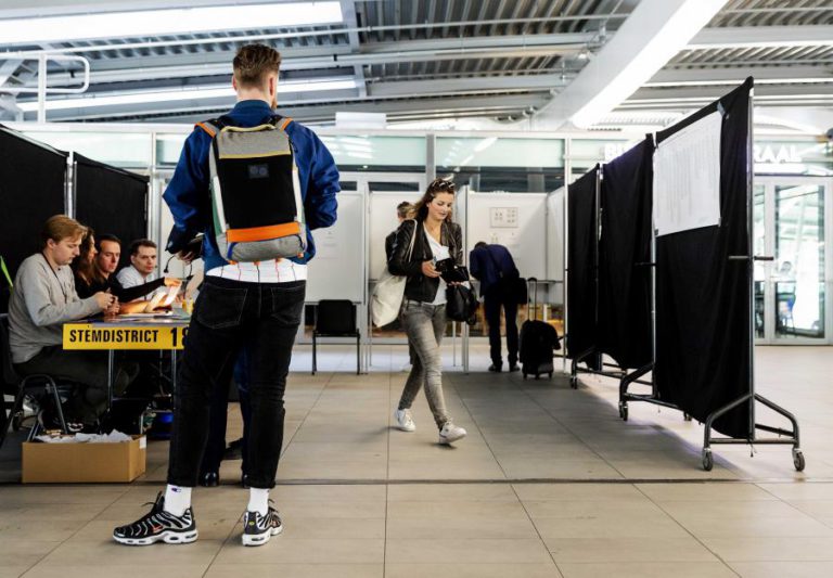 SONDAGENS À BOCA DAS URNAS NA HOLANDA DÃO VITÓRIA INESPERADA A TRABALHISTAS NAS EUROPEIAS