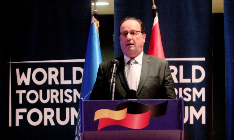 FRANÇOIS HOLLANDE ANTEVÊ CRESCIMENTO SIGNIFICATIVO DO TURISMO EM ÁFRICA