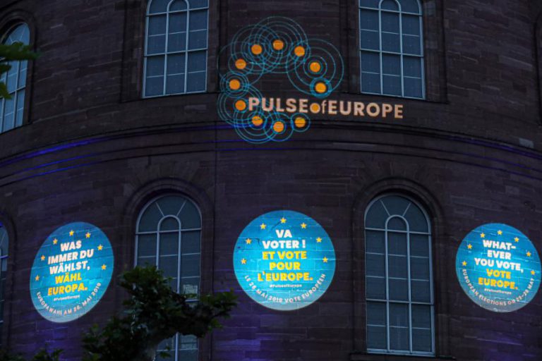 ELEIÇÕES EUROPEIAS PROSSEGUEM HOJE NA IRLANDA E REPÚBLICA CHECA