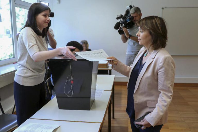 CATARINA MARTINS DIZ QUE DEIXAR A UMA PEQUENA MINORIA DECISÕES IMPORTANTES É UM ERRO
