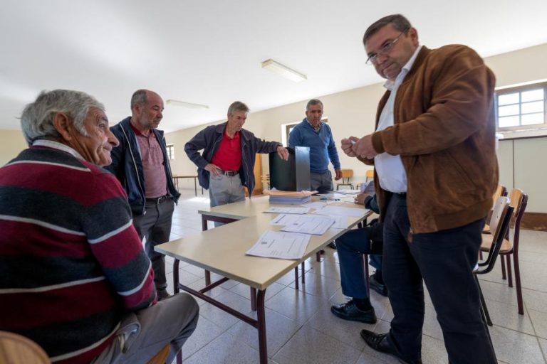 EUROPEIAS: MESA DE MORGADE RECEBEU QUATRO VOTOS EM DIA DE PROTESTO DA POPULAÇÃO