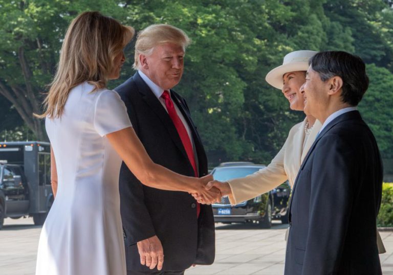 NOVO IMPERADOR DO JAPÃO RECEBE PRESIDENTE DOS ESTADOS UNIDOS
