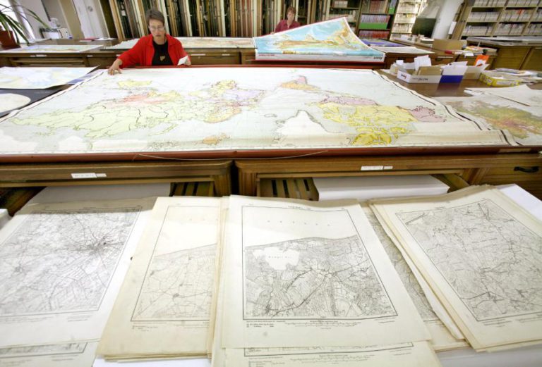 POLÍCIAS DESMANTELAM GRUPO QUE ROUBAVA MAPAS EM BIBLIOTECAS PELA EUROPA