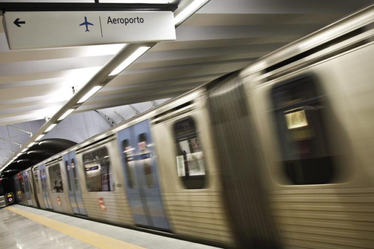 METRO DE LISBOA DIZ QUE REMOÇÃO DE BANCOS DAS CARRUAGENS COMEÇOU EM 2017