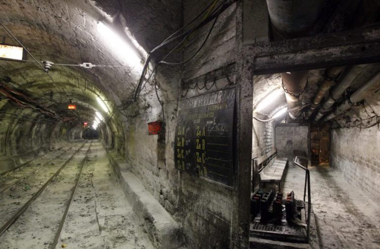 GOVERNADOR AMEAÇA SUSPENDER EMPRESAS MINEIRAS ESTRANGEIRAS NO CENTRO DE MOÇAMBIQUE