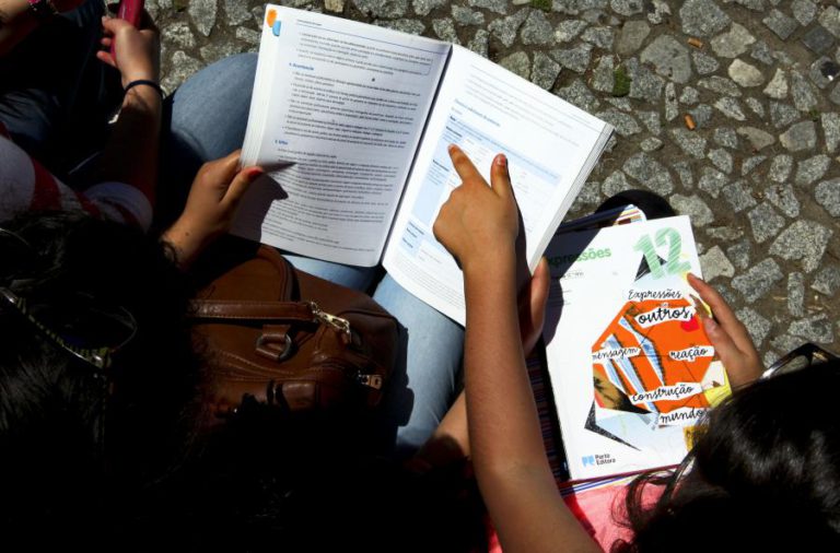 PROJETO DE VOLUNTARIADO DIMINUIU “CHUMBOS” EM 44% NUM GRUPO DE ALUNOS DA AMP