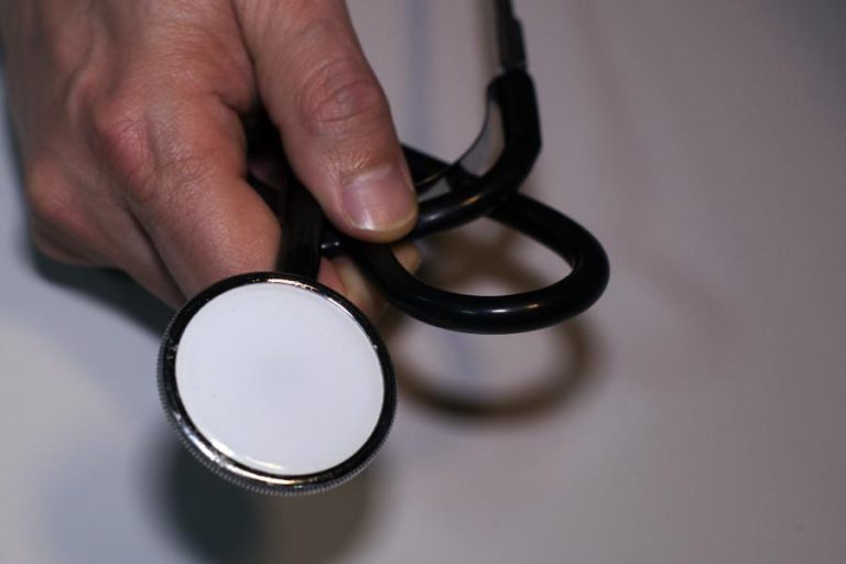 MÉDICOS MARCAM GREVE DE DOIS DIAS NO INÍCIO DE JULHO