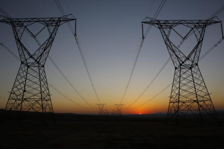 APAGÃO AFETA TODA A ARGENTINA E O URUGUAI — COMPANHIAS ELÉTRICAS