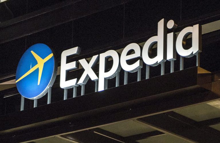 EMPRESA DE VIAGENS ‘EXPEDIA’ MULTADA EM QUASE 300 MIL EUROS POR VENDER VIAGENS A CUBA