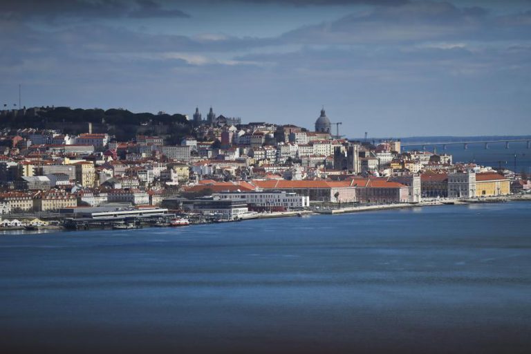 CÂMARA DE ALMADA QUER REUNIÃO URGENTE COM GOVERNO PARA DISCUTIR LIGAÇÕES FLUVIAIS NO TEJO