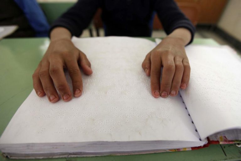QUASE 400 MANUAIS ADAPTADOS PARA BRAILLE PARA ALUNOS CEGOS ESTE ANO