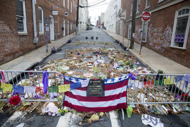 PROCURADORES NORTE-AMERICANOS PEDEM PRISÃO PERPÉTUA PARA ATAQUE COM CARRO EM CHARLOTTESVILLE