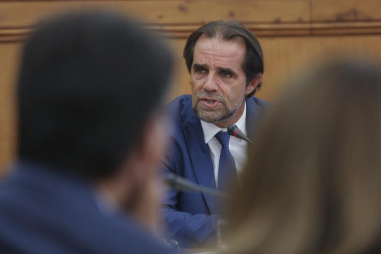 ALBUQUERQUE CRITICA “INCOMPETÊNCIA” DE AUTARCAS “PICADOS PELA DOENÇA DO SONO”