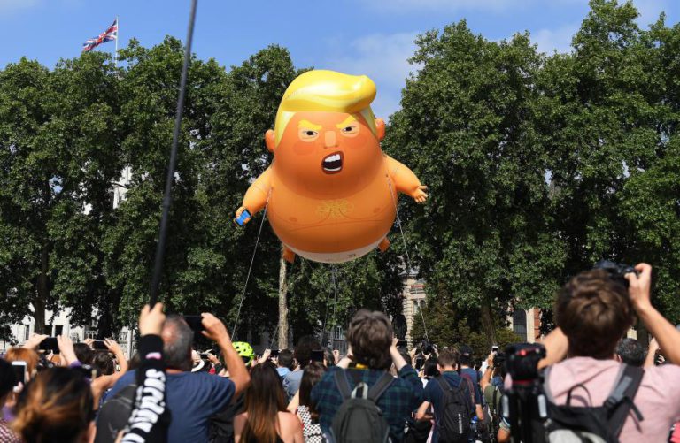MUSEU DE LONDRES PRETENDE ADQUIRIR BALÃO GIGANTE DE BEBÉ TRUMP