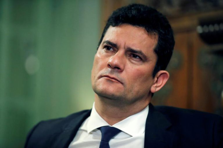 PRESIDENTE BRASILEIRO DIZ “CONFIAR IRRESTRITAMENTE” EM MINISTRO SERGIO MORO
