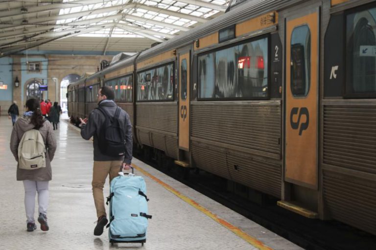 BE CONFRONTA HOJE O PRIMEIRO-MINISTRO COM DEGRADAÇÃO DOS TRANSPORTES PÚBLICOS