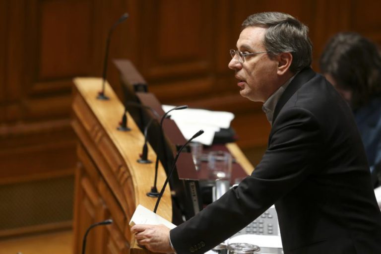 FAMÍLIAS COM DOIS FILHOS PREJUDICADAS NA DEDUÇÃO DAS PROPINAS NO IRS