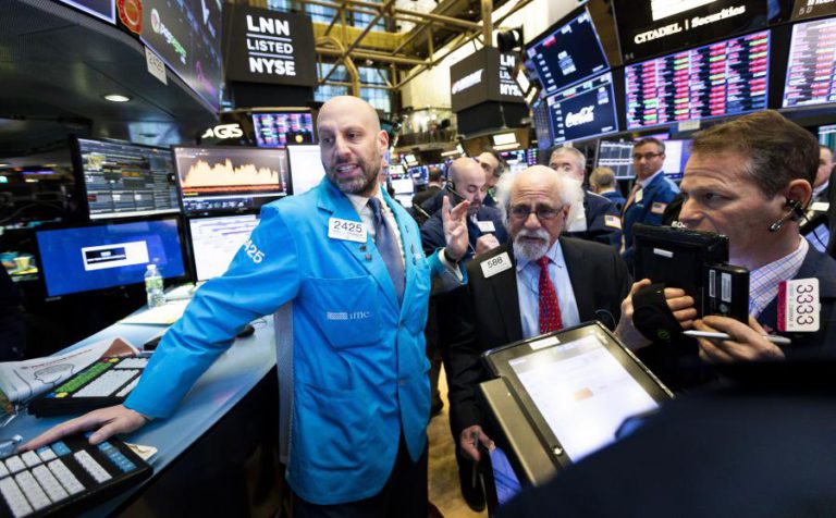 WALL STREET FECHA SEM DIREÇÃO NA EXPETATIVA DA REUNIÃO ENTRE TRUMP E XI