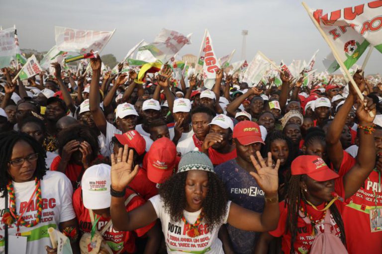 MAIORIA PARLAMENTAR NA GUINÉ-BISSAU REGRESSA ÀS RUAS PARA EXIGIR NOMEAÇÃO DE PM E GOVERNO