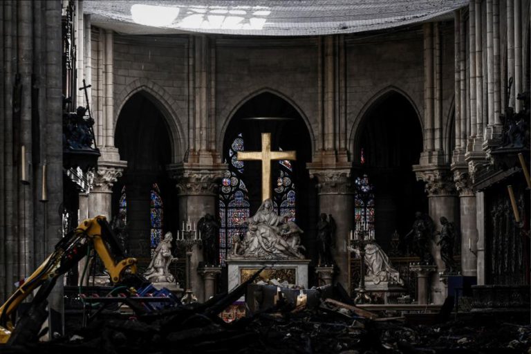 CATEDRAL DE NOTRE-DAME VAI REALIZAR PRIMEIRA MISSA NO FIM DE SEMANA