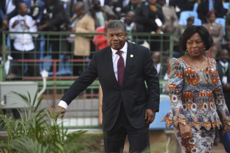 PRESIDENTE DE ANGOLA QUER AVALIAÇÃO DO MELHOR MOMENTO PARA ENTRADA EM VIGOR DO IVA