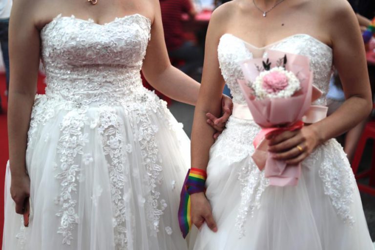 EQUADOR RECONHECE CASAMENTO ENTRE PESSOAS DO MESMO SEXO