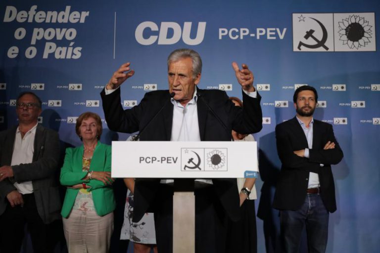 JERÓNIMO DEFENDE QUE PS “NÃO MUDOU” E ALERTA PARA PERIGO DE SOCIALISTAS COM “MÃOS LIVRES”