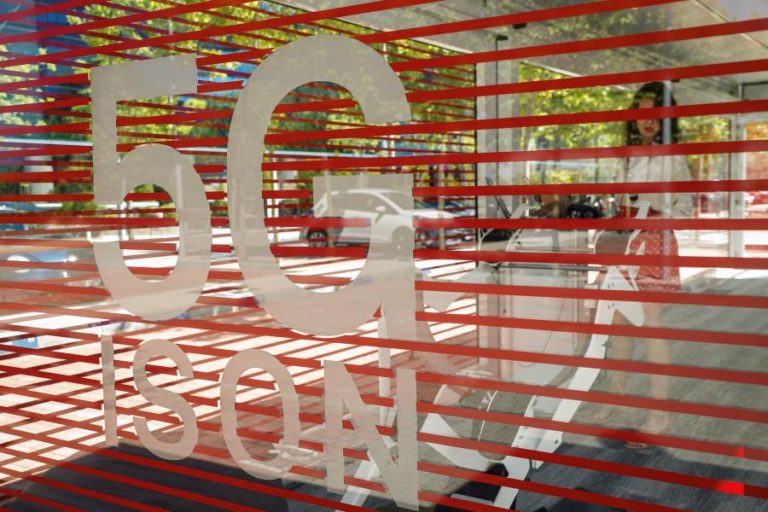 CHINA CONCEDE PRIMEIRAS LICENÇAS COMERCIAIS PARA 5G