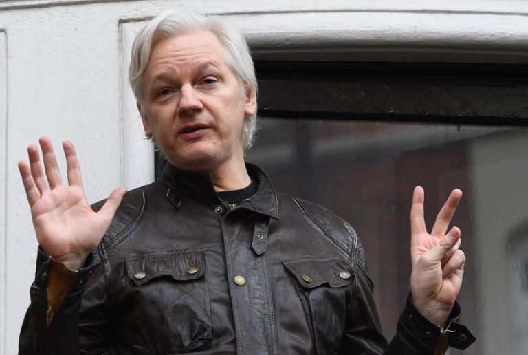 GOVERNO BRITÂNICO ASSINOU PEDIDO DE EXTRADIÇÃO DE JULIAN ASSANGE PARA OS EUA