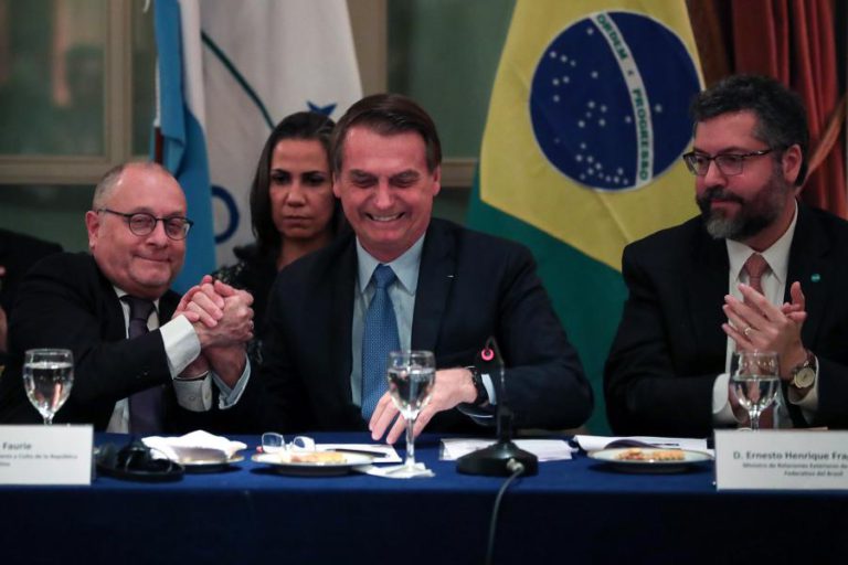 BOLSONARO OFERECE APOIO A ESPANHA PARA ESCLARECER DETENÇÃO DE MILITAR DA SUA COMITIVA