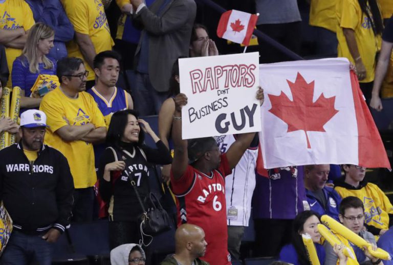 RAPTORS VOLTAM A VENCER EM OAKLAND E FICAM A UM TRIUNFO DO TÍTULO DA NBA