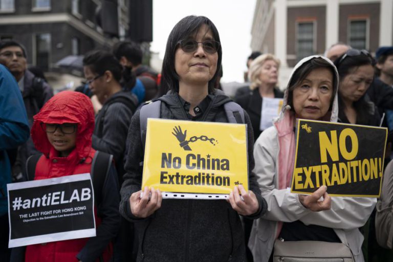 IMPRENSA CHINESA CULPA “INTERFERÊNCIA ESTRANGEIRA” POR PROTESTOS EM HONG KONG