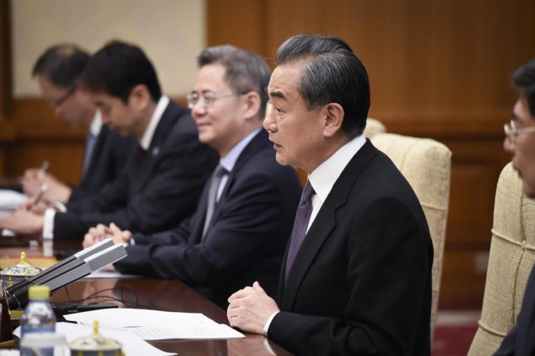 CHINA PEDE CONTENÇÃO AOS ESTADOS UNIDOS E IRÃO