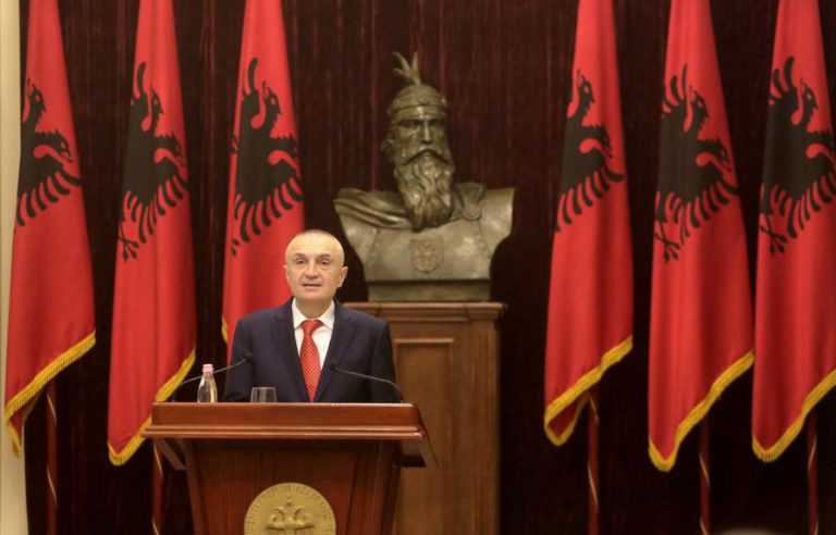 PARLAMENTO ALBANÊS INICIA PROCEDIMENTO PARA AFASTAR O PRESIDENTE