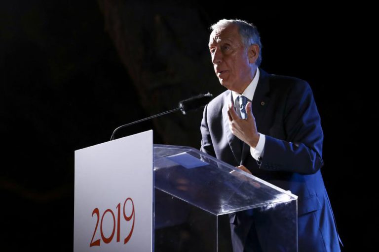 MARCELO REVELA QUE EX-AUTARCA DO MINDELO LHE OFERECEU CASA EM DOMÍNIO PÚBLICO MARÍTIMO