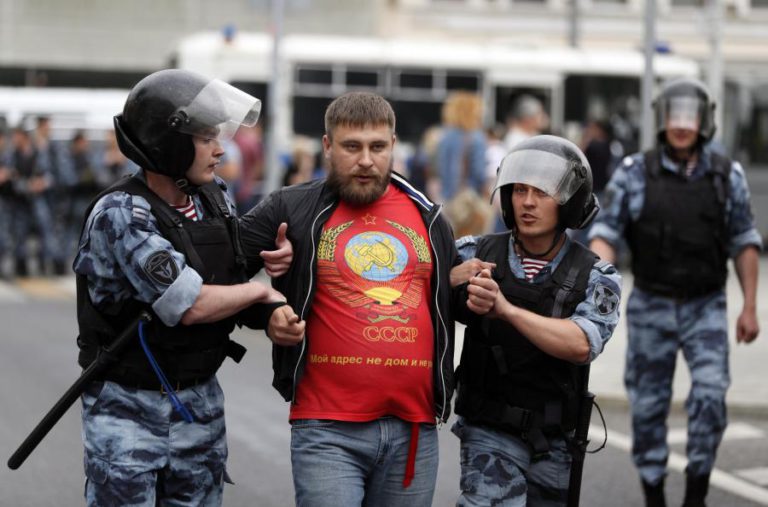 CERCA DE 400 DETENÇÕES EM MOSCOVO EM MARCHA DE APOIO A GOLUNOV