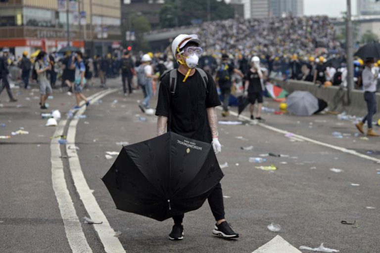 GOVERNO DE HONG KONG VAI SUSPENDER PROPOSTA DE LEI DA EXTRADIÇÃO – JORNAL