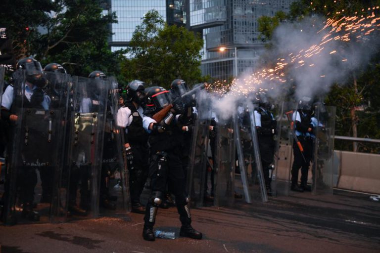 HONG KONG ANUNCIA SUSPENSÃO DA POLÉMICA PROPOSTA DE LEI DA EXTRADIÇÃO