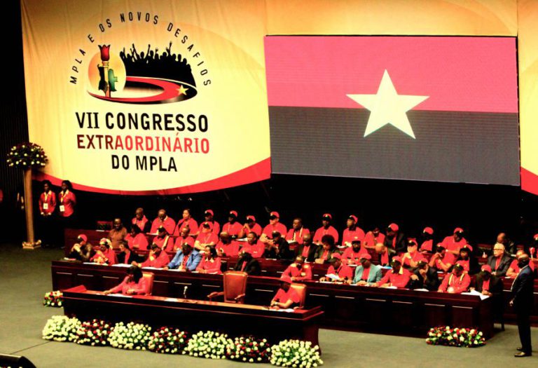 “STATUS QUO” DO PASSADO EM ANGOLA “ESTÁ A MINAR COMBATE À CORRUPÇÃO” — GOVERNO