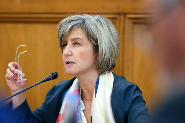 MINISTRA DIZ QUE REDUÇÃO FASEADA É A FORMA MAIS EXEQUÍVEL DE ACABAR COM TAXAS MODERADORAS